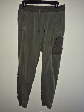 Nike Women’s Cargo Joggers Olive Green Size Large Cropped Ankle Pants